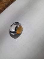 Prachtige zilveren metalen ring en ambersteen T53, Handtassen en Accessoires, Ringen, Ophalen of Verzenden, Zilver, Overige materialen