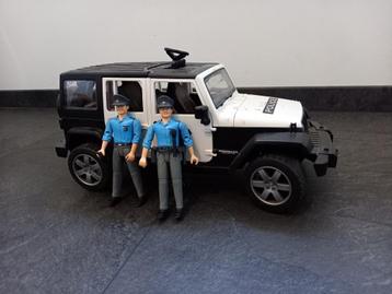 Bruder politiejeep met 2 mannetjes, Enlèvement