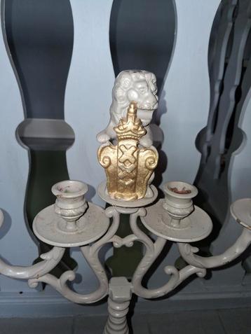 Grand chandelier, Enlèvement
