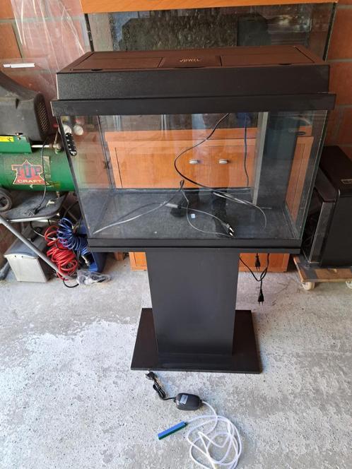 Leeg aquarium Juwel met meubel.Zie ook mijn andere zoekertje, Dieren en Toebehoren, Vissen | Aquaria en Toebehoren, Zo goed als nieuw