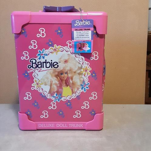 Armoire vintage Mattel Barbie Deluxe Trunk, Enfants & Bébés, Jouets | Poupées, Utilisé, Barbie, Enlèvement ou Envoi