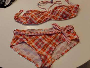 bikini beschikbaar voor biedingen