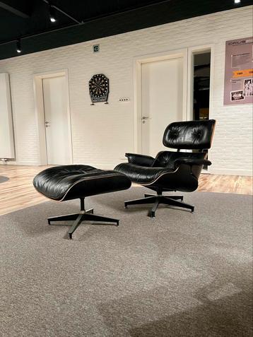 Herman Miller Eames Lounge Chair en Ottoman beschikbaar voor biedingen