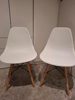 2 witte design stoelen vitra eames style, Huis en Inrichting, Ophalen of Verzenden, Zo goed als nieuw