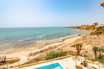 Penthouse te koop met gesloten garage bij de zee in La Mata. beschikbaar voor biedingen