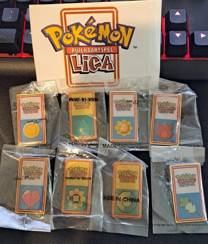 Pokémon League Kanto Gym Badge Pins (1999/2000) – Complete, Hobby en Vrije tijd, Verzamelkaartspellen | Pokémon, Nieuw, Meerdere kaarten