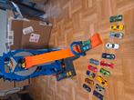 Hot wheels garage, racebaan en 20 auto´s, Kinderen en Baby's, Speelgoed | Racebanen, Ophalen, Zo goed als nieuw, Racebaan, Hot Wheels