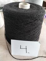 Cône de laine noir frisée de 855 gr  N4, Enlèvement ou Envoi