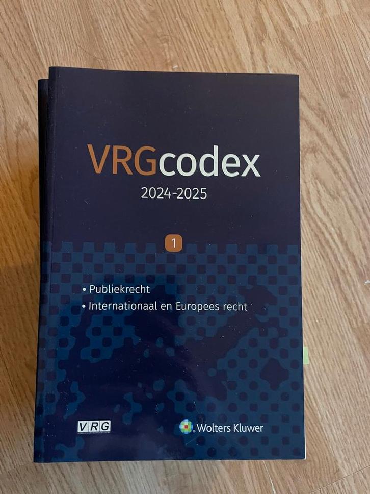 VRGcodex 2024-2025, Boeken, Woordenboeken, Zo goed als nieuw, Ophalen of Verzenden