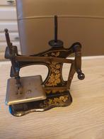 Antiek kindernaaimachine, Ophalen