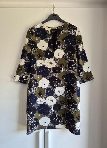 Kleedje essentiel antwerp xs beschikbaar voor biedingen