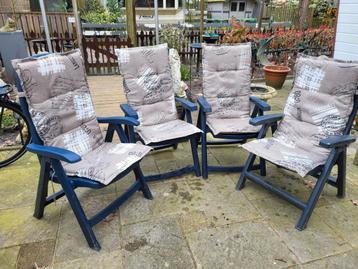 4 hoge tuinstoel kussens beschikbaar voor biedingen
