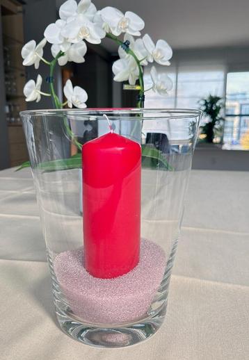 Vase en verre décoratif moderne avec nouvelle bougie Bolsius disponible aux enchères