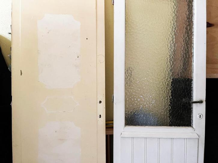 Antieke houten deur met geslagen glas + extra gewone deur, Doe-het-zelf en Bouw, Deuren en Vliegenramen, Gebruikt, Binnendeur