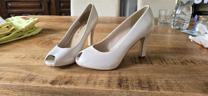 Chaussure blanche neuve jamais portée, Kleding | Dames, Schoenen, Nieuw, Pumps, Wit, Ophalen of Verzenden