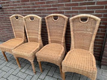 Rotanstoelen beschikbaar voor biedingen