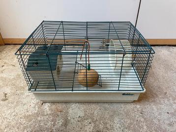 Hamsterkooi beschikbaar voor biedingen