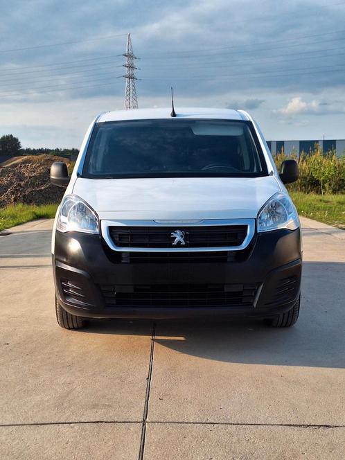 Peugeot partner ,bwjr 2018 , 150.000 km ,BTW aftrekbaar, Auto's, Bestelwagens en Lichte vracht, Bedrijf, ABS, Airbags, Airconditioning