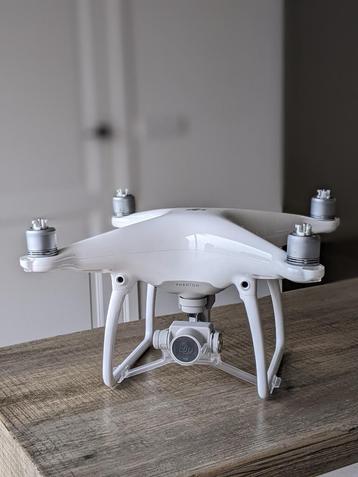 DJI Phantom 4 Drone - Inc. 2 Batterijen & Controller beschikbaar voor biedingen