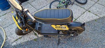 Elektrische scooter, recente batterij  beschikbaar voor biedingen