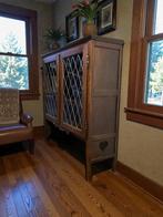 Vintage houten kast / commode met bordeaux loodglas, Antiek en Kunst, Curiosa en Brocante, Ophalen of Verzenden
