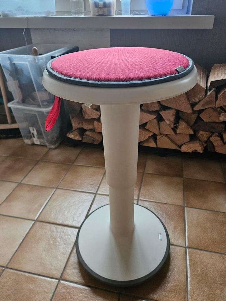 Interstuhl Upis1 wiebelkruk zit-sta - rood, Maison & Meubles, Tabourets, Utilisé, Enlèvement ou Envoi
