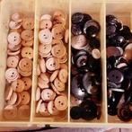 Énorme lot de boutons anciens vintage, Antiquités & Art, Enlèvement ou Envoi