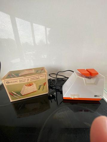 Elektrische vintage messenslijper Bauknecht  beschikbaar voor biedingen