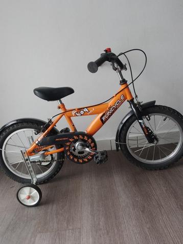 Prachtige16 inch + zijwieltjes jongen 4-6j, heel mooie staat beschikbaar voor biedingen