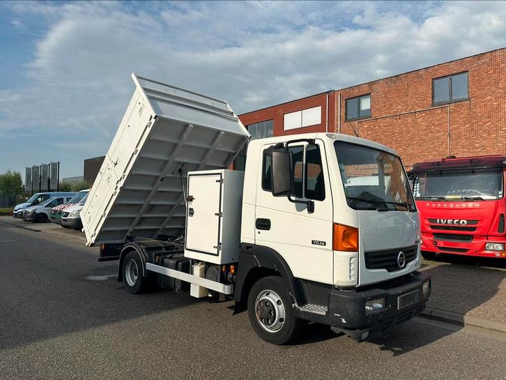 Nissan atleon 70.14 kipper + materiaalkoffer, Auto's, Vrachtwagens, Bedrijf, Te koop, Overige merken, Diesel, Euro 4, Ophalen