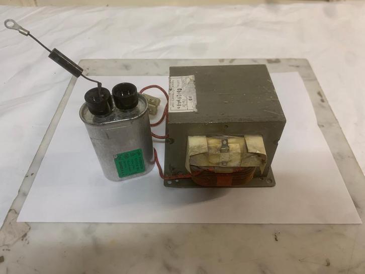 2kV DAEWOO+ 1,05uF magnetrontransformator (MOT), Hobby en Vrije tijd, Elektronica-componenten, Gebruikt, Verzenden