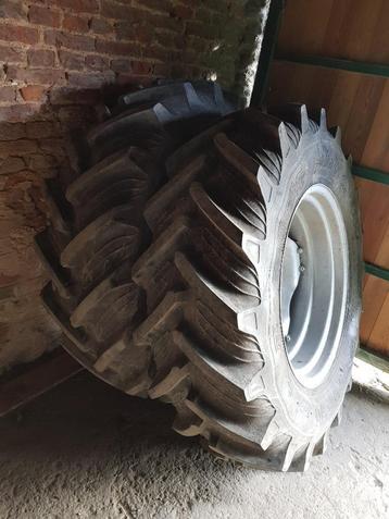 Lot de 2 jantes Massey Ferguson avec pneus Taurus 16.9R30 