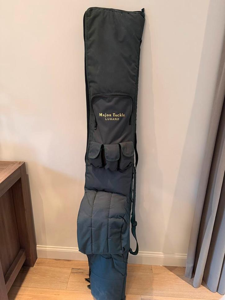 Karperset – 2x Black Phantom 3,60m 4 molens, tas, paraplu, Watersport en Boten, Hengelsport | Karpervissen, Gebruikt, Complete set