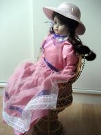 POP met stoel antiek, Verzamelen, Poppen, Verzenden, Zo goed als nieuw, Pop