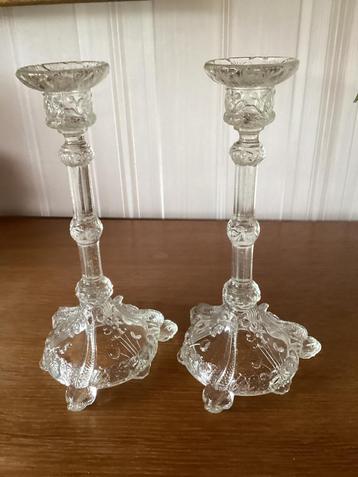 2 Glazen kaarsen kandelaars beschikbaar voor biedingen