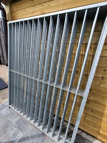 6 Gegalvaniseerde hekken 150x184 voor kennel. beschikbaar voor biedingen