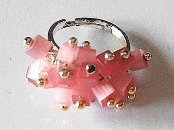 AVON: Prachtige ring, uniek voor ons beschikbaar voor biedingen