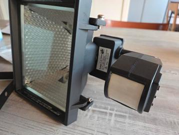 Halogeen alarmlamp met bewegingsdetector. 500 watt.Nieuw beschikbaar voor biedingen