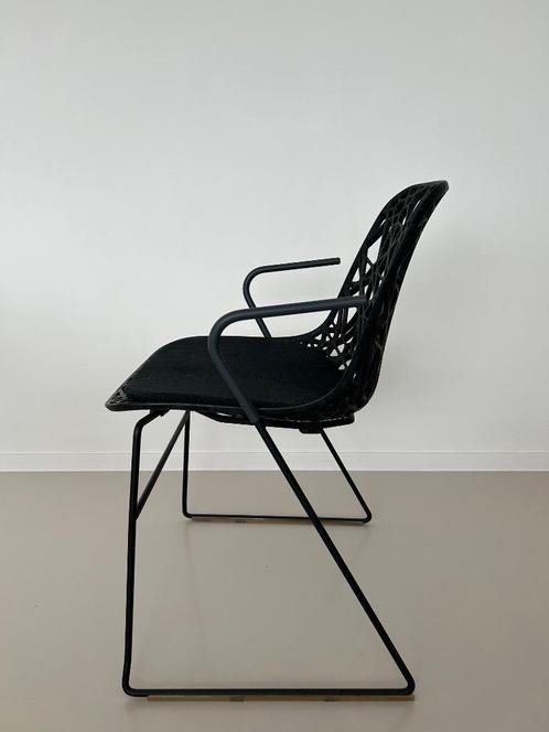 4 zwarte stoelen - Model Nett, Crassevig by Ton Haas, Huis en Inrichting, Stoelen, Zo goed als nieuw, Twee, Kunststof, Metaal