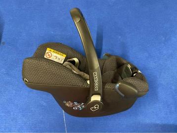 maxi cosy pebble+familyfix beschikbaar voor biedingen