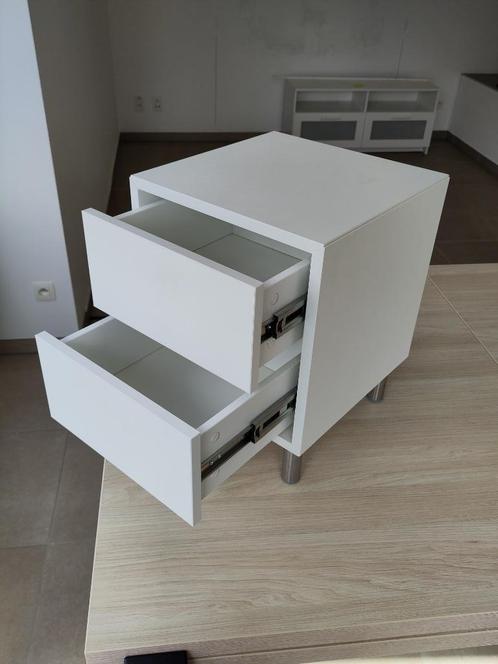 Wit nachtkastje, Huis en Inrichting, Slaapkamer | Nachtkastjes, Zo goed als nieuw, Minder dan 55 cm, Minder dan 45 cm, Hout, Ophalen