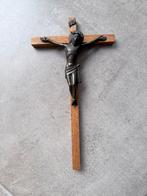 Vintage kruisbeeld / crucifix – met metalen corpus, Ophalen of Verzenden, Zo goed als nieuw, Beeld(je), Christendom | Katholiek