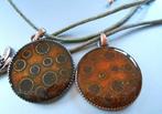 Naar keuze: ronde bruine hanger, aan een veter, Ophalen of Verzenden, Nieuw, Bruin