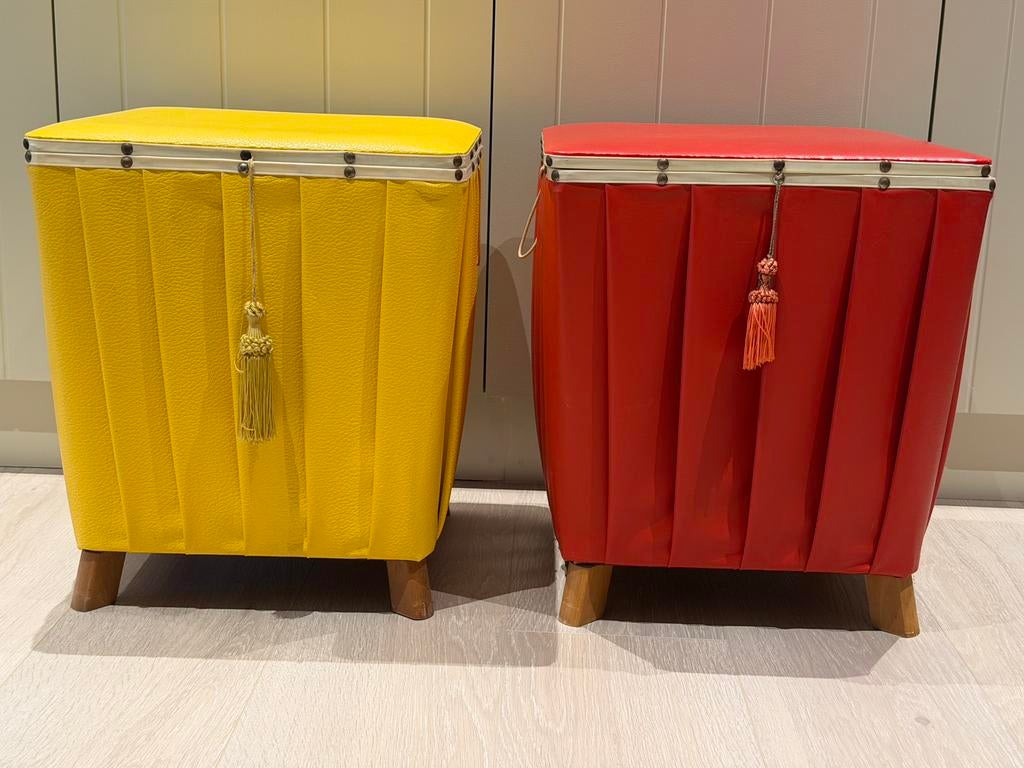 2 vintage poefen, Huis en Inrichting, Zetels | Voetbanken en poefs, Gebruikt, Leer, Ophalen