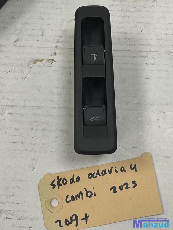 SKODA OCTAVIA 4 achterklep tank schakelaar 2019+ 5E3867425A, Autos : Pièces & Accessoires, Tableau de bord & Interrupteurs, Skoda