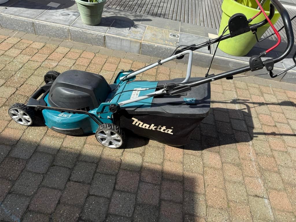 electriche grasmaaier van makita zeer goede staat, Tuin en Terras, Grasmaaiers, Ophalen, Zo goed als nieuw