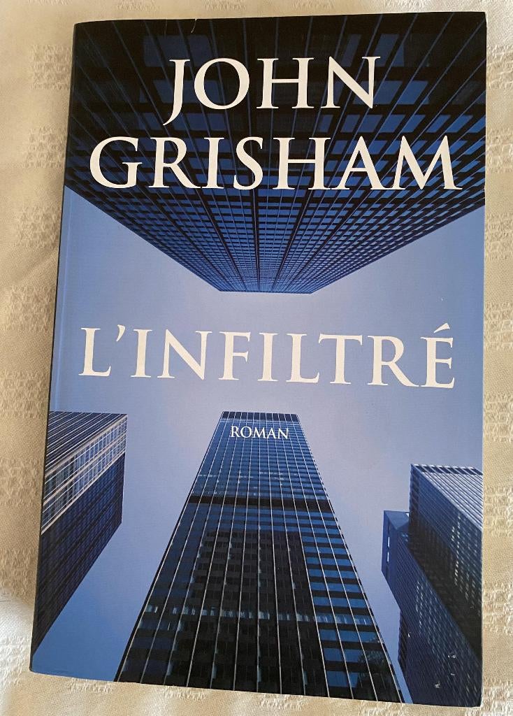 L'Infiltré est un roman policier de John Grisham, Comme neuf, Enlèvement, John Grisham, Amérique