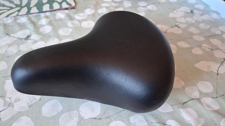 NIEUW Selle Orient Basic Comfort fietszadel incl. zadelstrop, Vélos & Vélomoteurs, Vélos Pièces, Neuf, Selle, Enlèvement