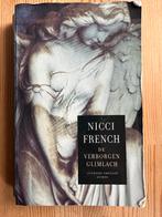 boek NICCI FRENCH DE VERBORGEN GLIMLACH, Ophalen, Gelezen