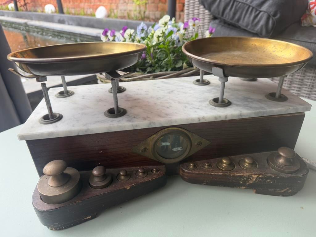 Oude weegschaal, Ophalen